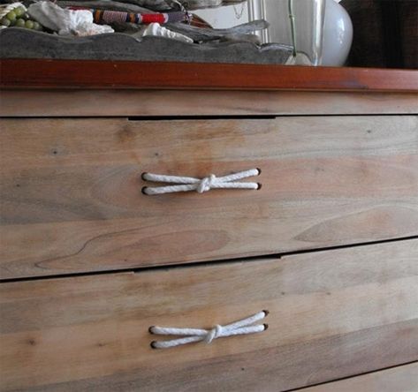 10 Knobs You Can Make Yourself > Life Your Way Drawer Pulls Diy, Details Furniture, Draw Handles, Diy Knobs, Deco Marine, Rope Pulls, Diy Drawers, Deco Nature, Fancy Design