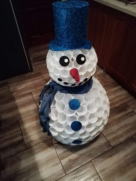 Paper Cup Snowman, Iced Branches, Cup Snowman, Snowman Diy, Paper Cup Crafts, Snowman Craft, Butterfly Art Painting, Diy Snowman, Diy Christmas Crafts