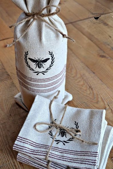 Grain Sack Wine Bottle Bags With a Bee Transfer Drop Cloth Projects, Wine Bottle Gift Bag, Grain Sack Fabric, Pretty Crafts, Burlap Sacks, Burlap Bags, Wine Bottle Gift, Wine Bottle Bag, Feed Bags