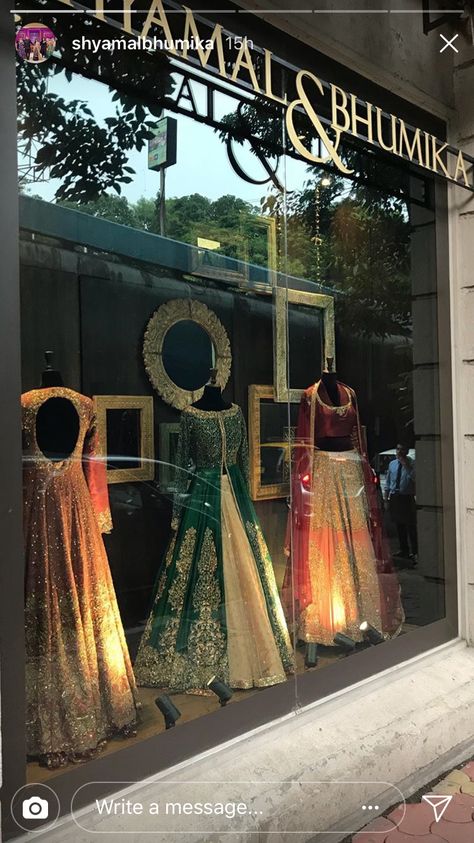 Indian Butiqe Ideas, Bridal Boutique Interior, Fashion Store Design, Store Shelves Design, Showroom Decor, Fashion Showroom, Retail Store Interior Design, Clothing Store Interior, Clothing Store Design