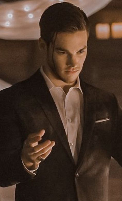 Tvd Kai, The Vampire Diaries Kai, Chris Wood Vampire Diaries, The Vampire Diaries Characters, Vampire Diaries Poster, Kai Parker, The Vampire Diaries 3, Fyp Aesthetic, Vampire Diaries Seasons