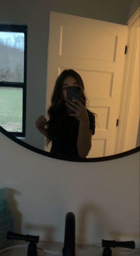 Brown Hair Selfie, Mirror Pictures Selfie, Pretty Brown Hair, Estilo Blair Waldorf, Catfish Girl, Hair Mirror, Pretty Blonde Hair, Snap Selfie, Cute Brunette