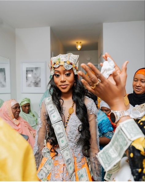 Sudanese Wedding Aesthetic, Somali Guntino Wedding, Fulani Aesthetic, Fulani Culture, Fulani Wedding, Somali Wedding Diracs, Morocco Wedding Moroccan Bride, Wedding Money, Black Femininity