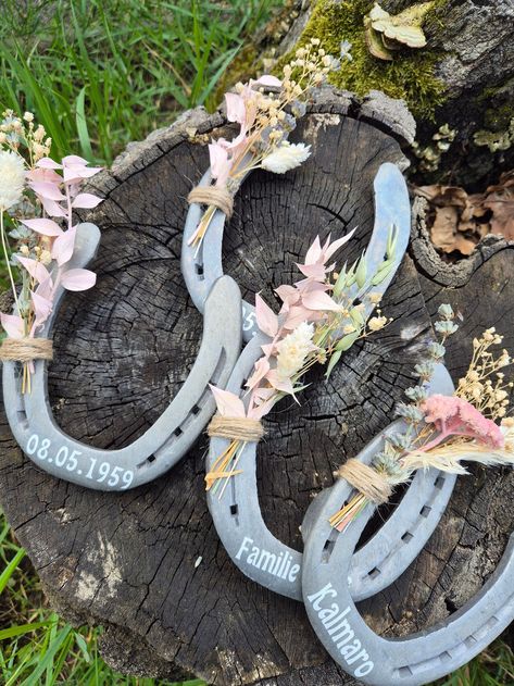 Horseshoe Wedding, Horse Tack Diy, Horseshoe Crafts Projects, Horse Barn Ideas Stables, Pink Quince, Pet Bunny Rabbits, Wedding Horseshoes, Horse Memorial, Cute Wallpapers For Ipad