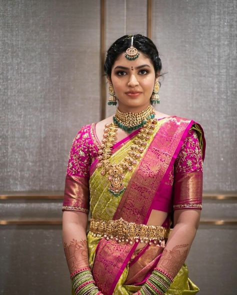 Kanchipuram Silk Saree Bridal Look, Telugu Wedding Blouse Designs, Bridal Pattu Sarees South Indian Bride, Marriage Pattu Sarees, Telugu Brides Sarees, Pattu Sarees For Marriage, Wedding Kobbari Bondam Designs, Kanchipattu Saree Blouse Designs, Pattu Sarees For Engagement