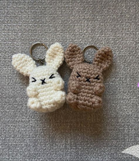 Bunny Keychain, Crochet Keychains, Keychain Pattern, Crochet Keychain Pattern, Pola Amigurumi, Bunny Crochet, Kawaii Crochet, Crochet Business, Crochet Design Pattern