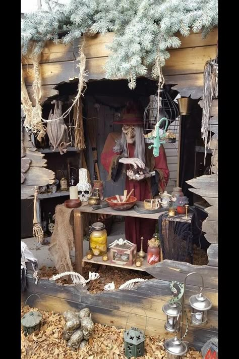 A Most Excellent Display! So many small ideas within! scene by Jason Oliver Halloween Village Display, Halloween Outside, Halloween Window, Halloween Kitchen, Halloween Village, Halloween Yard Decorations, Halloween Yard, Halloween Displays, Halloween Haunted Houses