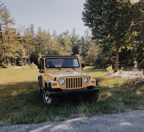 Yellow Jeep Wrangler Aesthetic, Yellow Jeep Aesthetic, Yellow Jeep Wrangler, Jeep Aesthetic, Vibe Hippie, Green Jeep Wrangler, 2000 Jeep Wrangler, Jeep Lights, 2003 Jeep Wrangler