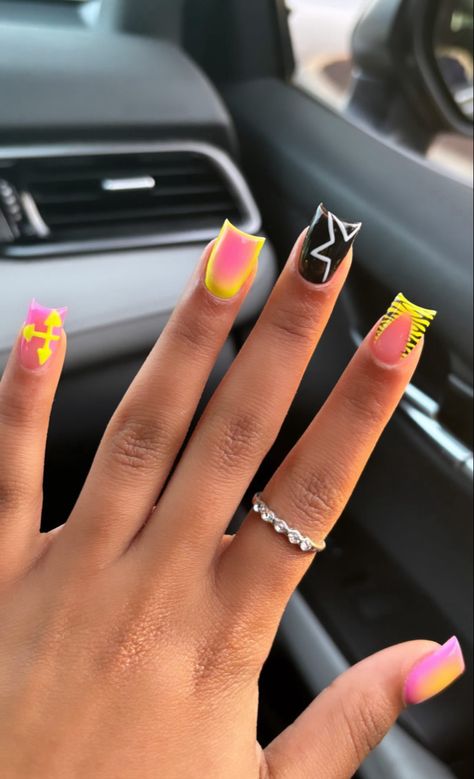 Daycare Nail Ideas, Square Nails Back To School, Cute Short Nails Yellow, Nail Ideas Acrylic Colorful, Nails With Rhinestones Medium Length, Design Acrylic Nails Art Ideas, Nail Style Ideas, Shirt Duck Nails, Nails Different Designs Each Finger