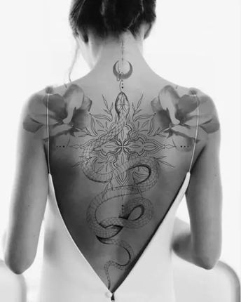 Beautiful Back Tattoos, Backpiece Tattoo, Corporate Shirts, Girl Back Tattoos, Muster Tattoos, Alien Tattoo, Spine Tattoos For Women, Dope Tattoos For Women, Spiritual Tattoos