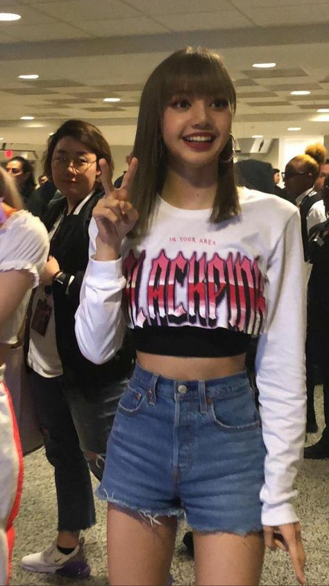 Lisa Blackpink Hot Photoshoot, Gucci Outfits, Online Closet, Body Proportions, School Clothes, Lisa Blackpink Wallpaper, Lalisa Manobal, Lalisa Manoban, Doll Face