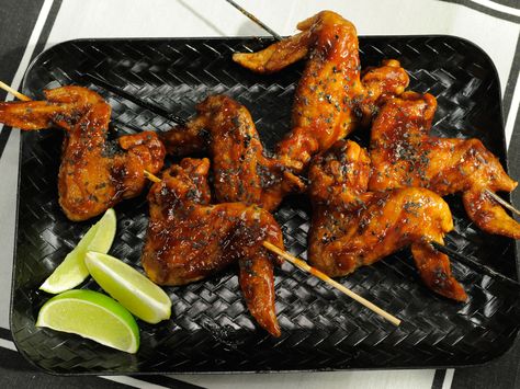 Get this all-star, easy-to-follow Sunny's Root Beer BBQ Wings recipe from Sunny Anderson. Named "bats outta hell" on Halloween show Bbq Wings Recipe, Mustard Bbq Sauce, The Kitchen Food Network, Sunny Anderson, Bbq Wings, Wings Recipe, Wing Recipes, Top Recipes, Kitchen Recipes