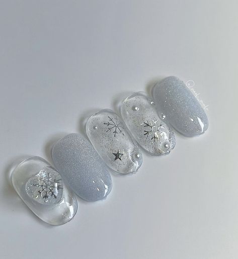 Korean Nails Designs Winter, Winter Douyin Nails, Korean Nails Winter, Japanese Winter Nails, Winter Nails Korean, Winter Korean Nails, Christmas Korean Nails, Clear Christmas Nails, Korean Winter Nails