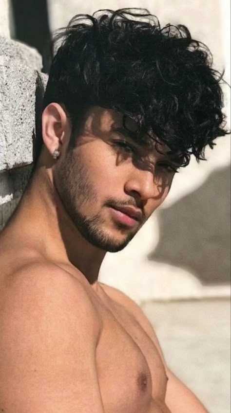 Boys Beard Style, Boys Dyed Hair, Young Mens Hairstyles, Boys Curly Haircuts, Nayanthara Hairstyle, Young Men Haircuts, Guys Grooming, Curly Undercut, Mens Haircuts Short Hair