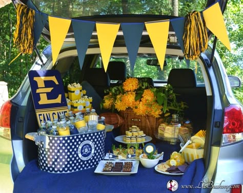 Cookout Theme, Tailgate Picnic, Football Tailgate Food, Muffaletta Sandwich, Football Tailgate Party, Tailgate Decorations, Fall Tailgating, Bean Hummus, Tailgate Ideas