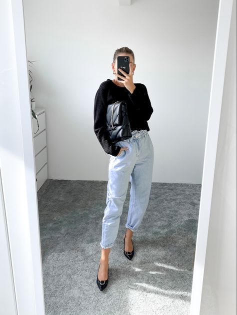 Chunky Black Knit and Paperbag Denim with Kitten Heels. Perfecte Date Night Outfit. Black Kitten Heels Outfit, Kitten Heels Outfit Casual, White Kitten Heels, Kitten Heels Outfit, Casual Heels Outfit, Jeans Heels Outfit, First Date Outfits, Black Kitten Heels, White Kitten