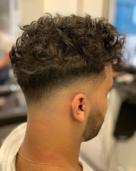 The Best V-Shaped Haircuts for Men Mens Fresh Haircut, Very Short Hair Men, V Shaped Haircut, Fade Haircut Curly Hair, Drop Fade Haircut, Curly Hair Fade, Quotes Summer, Burst Fade, Men Haircut Curly Hair