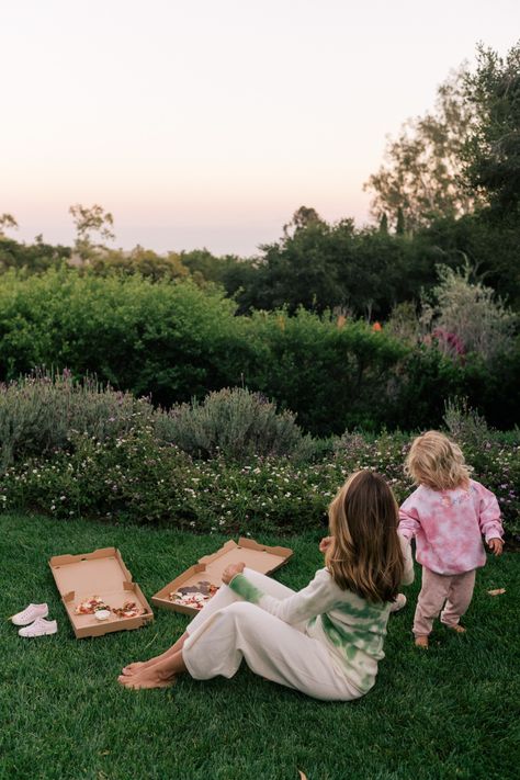 Summer Loungewear - Julia Berolzheimer Julia Berolzheimer Garden, Julia Berolzheimer 2023, Julia Berolzheimer Summer, Julia Berolzheimer Dress, Preppy Family, Julia Berolzheimer Pregnant, Preppy Kids Outfits, Summer Loungewear, Positive Affirmations For Kids