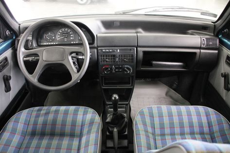 Este Fiat Uno de 1996 está en venta y su bajo kilometraje te sorprenderá Showroom Interior Design, Vintage Cars, Bike, Cars, Vehicles, Pins