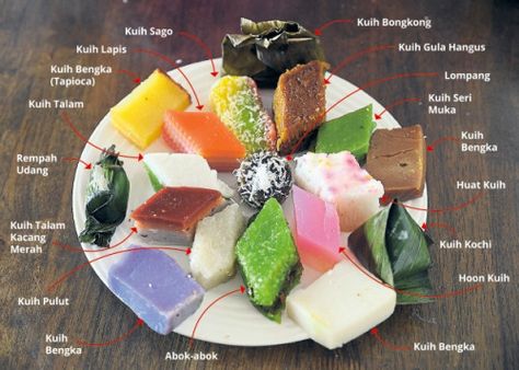 Malaysian Food Desserts, Nyonya Kuih, Kuih Lapis, Nyonya Food, Malaysian Dessert, Traditional Desserts, Malay Food, Food Business Ideas, Thai Dessert