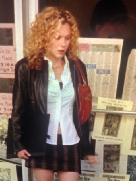 Peyton Sawyer’s Style- One Tree Hill S01.E02 Peyton Oth Outfits, One Tree Hill Style Outfits, Peyton Sawyer Style, Peyton One Tree Hill Style, Payton One Tree Hill Outfits, One Tree Hill Peyton Outfits, One Tree Hill Fashion, Payton Sawyer Outfits, One Tree Hill Style