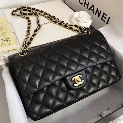 Chanel N 5, Chanel Classic Flap Bag, Bag Template, Trend 2023, Luxury Bags Collection, Ladies Bag, Classic Flap Bag, Best Purses, Chanel Purse