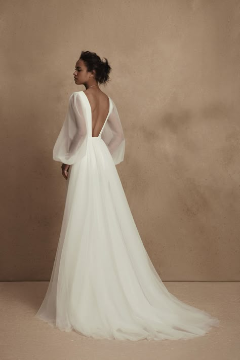 Simple A-line wedding dress with open back and long bishop sleeves | WONÁ Concept Wedding Dresses 2023 - Personality Bridal Collection - Amy - Belle The Magazine | See more gorgeous bridal gowns and find your dream wedding dress by clicking on the photo A Line Wedding Dress With Sleeves, Elegant Long Sleeve Wedding Dresses, Wedding Dresses 2023, Simple Wedding Dress With Sleeves, Detachable Train Wedding Dress, Short Bride, Tulle Train, Open Back Wedding Dress, Detachable Train