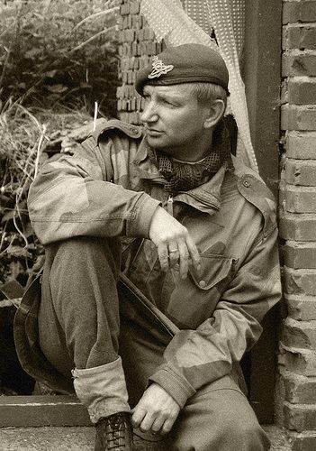 WWII British Soldier | Flickr - Photo Sharing! D Day Photos, Wwii Soldiers, Ww2 American, Greatest Generation, Ww2 Soldiers, Unknown Soldier, British Soldier, A Soldier, Us Soldiers