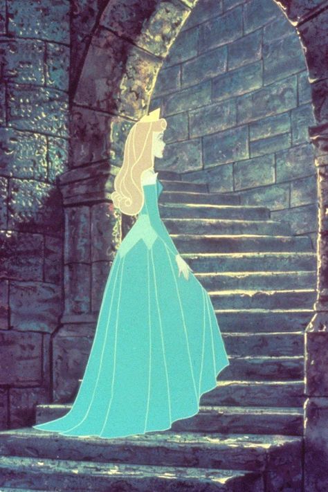 [b]Film:[/b] Sleeping Beauty [b]Character:[/b] Princess Aurora Princess Aurora's dress changes from pink to blue and back again after fairies argue over which colour it should be. Nevertheless, it is an iconic dress worn by an iconic character. Animation Disney, Images Disney, Epic Movie, Disney Sleeping Beauty, Walt Disney Animation, Princess Aurora, Old Disney, Pinturas Disney, Disney Aesthetic