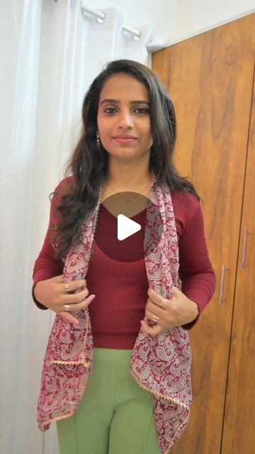 Shrug From Scarf, Shrug From Dupatta, Creative Draping Fashion, Dupatta Hacks, Draping Fashion Design, Dressing Hacks, Dupatta Draping, Silk Kurti Designs, Dupatta Style