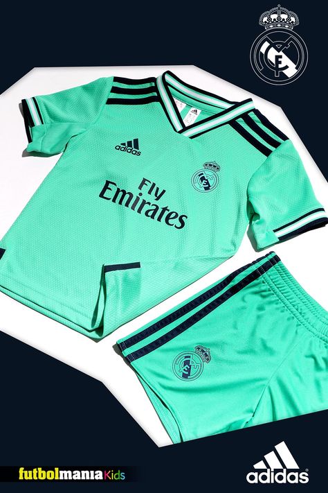 Tercera equipación del Real Madrid para la temporada 2019 2020, con la que los jugadores jugarán sus partidos como visitante en las competiciones europeas. Novedoso diseño en color verde turquesa inspirado en la equipación del club de los años 90. Ya disponible en futbolmania.com y en nuestra tienda de Barcelona I Pinterest: futbolmania #adidasfootball #realmadrid #futbol #football #soccer Real Mardid, Kids Shirts Boys, Football Kits, Work Outfits Women, Football Soccer, Soccer Jersey, Bmx, Cristiano Ronaldo, Football Shirts