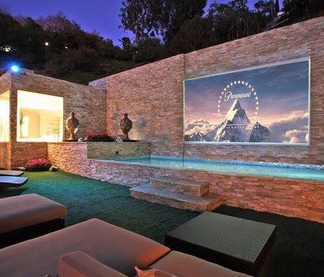 Backyard Movie Screen, Backyard Movie Theaters, Pool Indoor, Outdoor Movie Screen, Outdoor Cinema, Backyard Movie, Home Theater Setup, At Home Movie Theater, Outdoor Theater