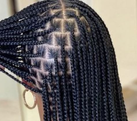 Sleek Box Braids, Plain Braids, Hair Braids Black Women, Smedium Braid, Flat Box Braids, Medium Parts, Knottles Braids, Flat Knotless Braids, Long Small Knotless Braids