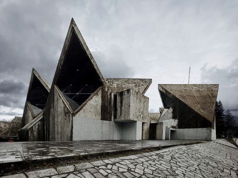 Valentin Jeck photographs for MoMA's Toward a Concrete Utopia Architecture in Yugoslavia Deconstructivism, Brutalism Architecture, Concrete Architecture, Brutalist Design, Architecture Landmark, Living Modern, Brutalist Architecture, Venice Biennale, Gothic Architecture