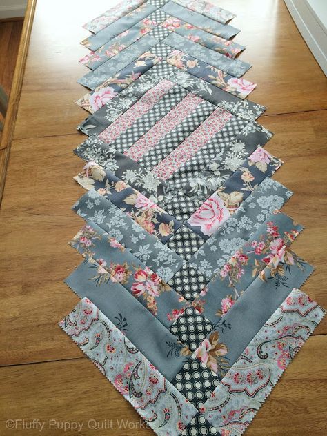 French Braid Quilt Pattern, Braid Quilt Pattern, French Braid Quilt, Easy French Braid, Quilted Table Runners Christmas, Braid Quilt, Jelly Roll Quilt, Table Runner Tutorial, Patchwork Table Runner