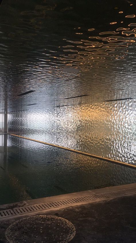 Water Ripple Effect, Stainless Steel Ceiling, Steel Ceiling, Art Deco Interior Design, Ripple Effect, Design Rules, Water Walls, Wall Decor Ideas, Water Ripples