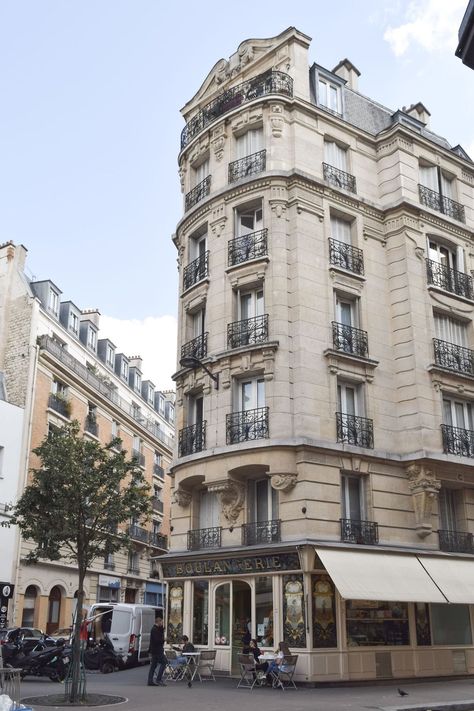 Boulangerie Bo, Paris – typical parisian buildings are so pretty! Parisian Buildings Architecture, Paris Buildings Architecture, Vintage Buildings Aesthetic, Aesthetic Buildings Vintage, Paris Buildings Aesthetic, Parisian Buildings, Buildings In Paris, Paris Building, Buildings Aesthetic