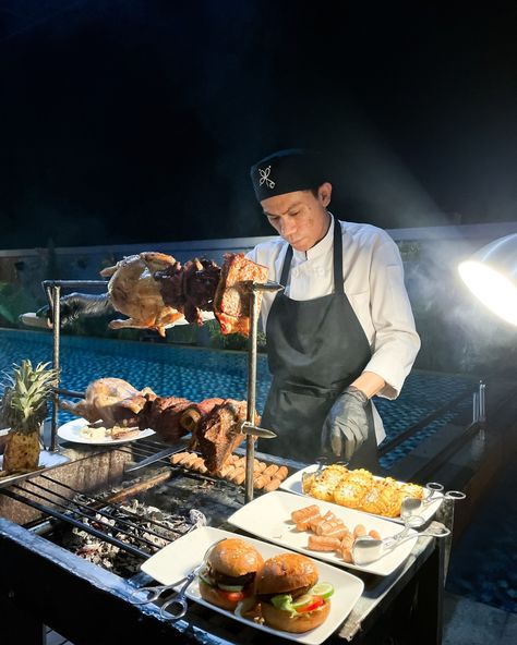 Craving bold flavors and a one-of-a-kind dining experience? Dive into an authentic Brazilian BBQ at Laska Hotel Sukabumi! Enjoy premium cuts grilled to perfection, served straight from the skewer to your plate. Gather your friends and family for an evening of delicious meats, fresh sides, and an unforgettable taste adventure. Ready to try something new?⁠ ⁠ Book your table now and let the Dinner begin!⁠ ⁠ - Laska Hotel Sukabumi -⁠ ⁠ www.laskahotels.com⁠ ⁠ #laska⁠ #laskahotel⁠ #laskahotels⁠ #la... Fresh Sides, Brazilian Bbq, Bbq Festival, Sukabumi, Skewers, Dining Experiences, Dining Experience, Friends And Family, Food Photography