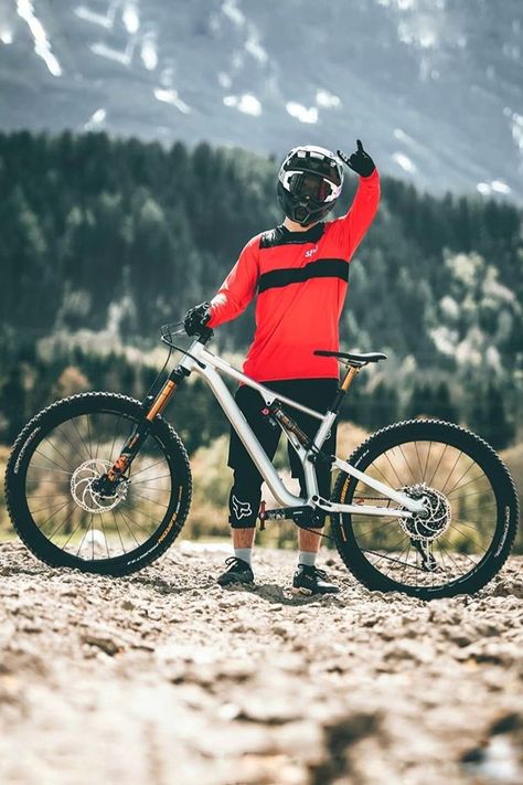 Mtb Wallpaper, Biking Photography, Cycling Benefits, Mountain Biking Photography, Mtb Cycles, Trail Dog, Cool Dirt Bikes, Bike Pictures, Downhill Bike