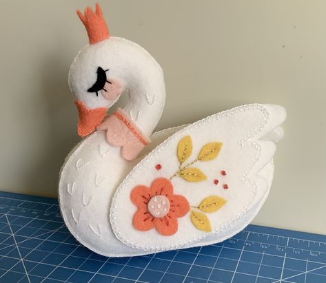 Felt Swan Pattern, Felt Stuffies, Felt Swan, Lets Make A Baby, Felt Toys Patterns, Felt Animal Patterns, Miniature Embroidery, Felt Crafts Patterns, Outdoor Fountain