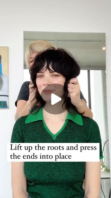 Layered Bob Styling, Growing Out Layered Hair, Soft Shaggy Bob With Bangs, Sophie Thatcher Style, How To Style Shaggy Bangs, Petal Bangs, How To Style Short Shag, How To Style Shaggy Bob, Air Dry Bangs