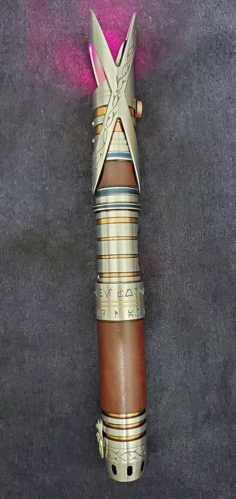 Lightsaber Handle Design, Unique Lightsaber Hilt Design, Wood Lightsaber, Lightsaber Hilt Design, Lightsaber Design Ideas, Ancient Lightsaber, Lightsaber Handle, Lightsaber Designs, Lightsaber Ideas