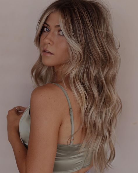 40 Best Money Piece Hair Trend Ideas for 2022 - Hair Adviser Money Piece Hair, Brown Hair Inspiration, Rambut Brunette, Balayage Blond, Color Rubio, Beach Blonde, Money Piece, Dirty Blonde Hair, Dark Blonde Hair