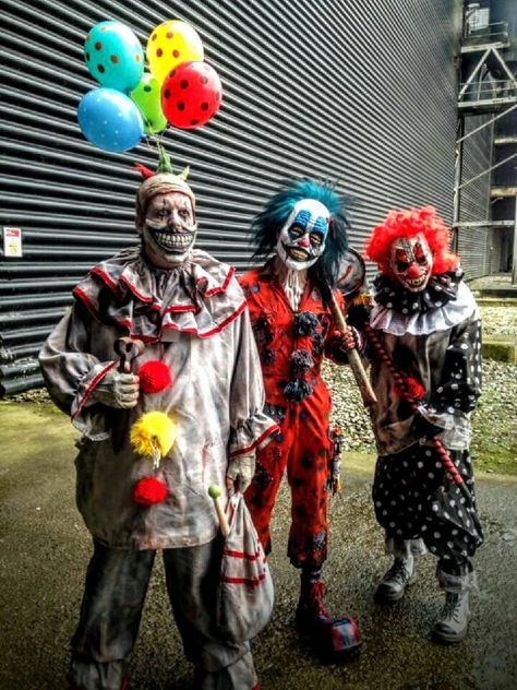 Creepy Clown Halloween Costumes, Scary Circus Halloween Costumes, Killer Clown Halloween Costume, Scary Clown Costume Ideas, Diy Scary Clown Costume, Diy Scary Clown Costume Men, Diy Creepy Clown Costume, Creepy Carnival Costumes, Clown Costume Scary