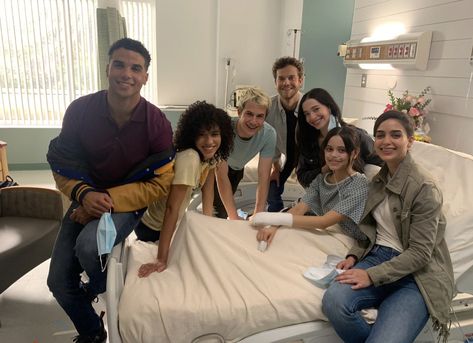 Mason Gooding, Jasmin Savoy Brown, Dylan Minnette, Jack Quaid, Mikey Madison, Jenna Ortega & Melissa Barrera #scream Scream 5 Cast, Scream Actors, Scarie Movie, Scream Series, Scream Characters, Mtv Scream, Scream 5, The Babadook, Mikey Madison