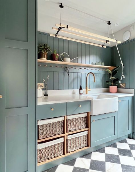 Utility Room Inspiration, Utility Room Ideas, Boot Room Utility, Utility Room Storage, Traditional Laundry Room, Farmhouse Shiplap, Small Utility Room, Utility Room Designs, Shiplap Walls