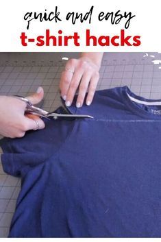 Gamle T Shirts, T Shirt Remake, Tee Shirts Diy, Shirt Transformation, Diy Cut Shirts, Ropa Upcycling, Shirt Makeover, Cut Tee Shirts, T Shirt Hacks