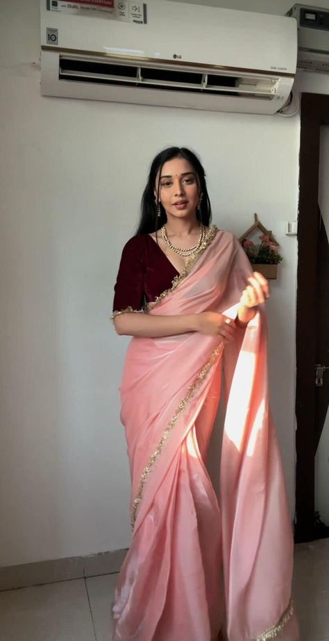 Sari For Graduation Day, Baby Pink Saree Look, Saree On Brown Skin, Elegant Saree For Farewell, Girls Saree, Baby Pink Saree, Peach Color Saree, Stitch Saree, Onam Outfits