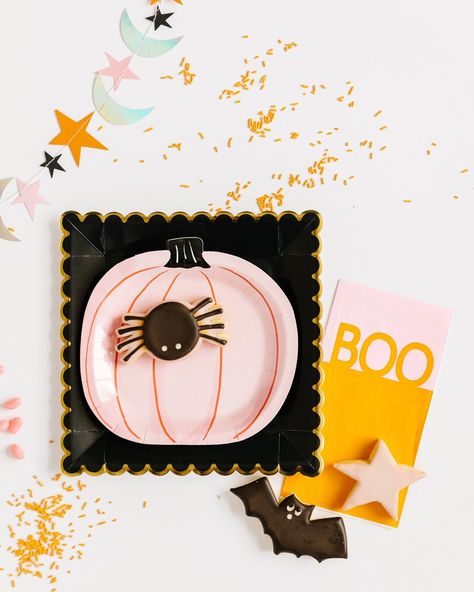 Ghost Napkins, Pumpkin Plates, Halloween Plates, Halloween Napkins, Autumn Craft, Halloween Tablescape, Hey Boo, Halloween Tableware, Pink Pumpkin