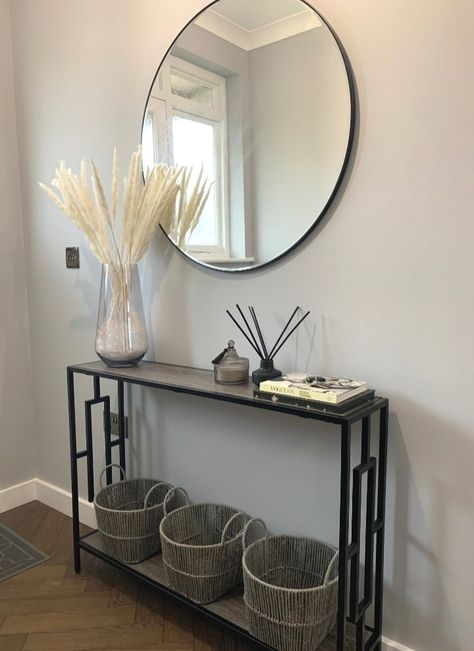 Console Table Mirror Height, Grey Console Table Decor, Black Living Room Shelves, Entrance Table With Mirror, Bedroom Grey And Black, Console Table Hallway Entrance Halls, Mirror Console Table Entrance, Hallway Table Ideas, Black Hallway Table